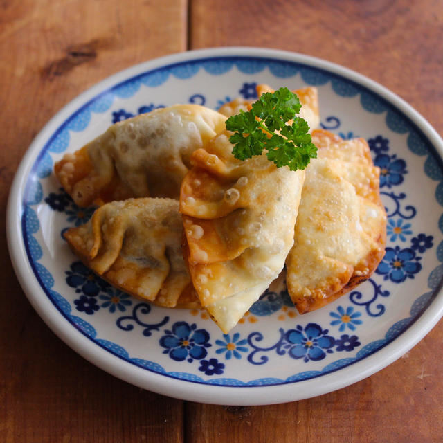 オイルサーディンとポテトの揚げ餃子