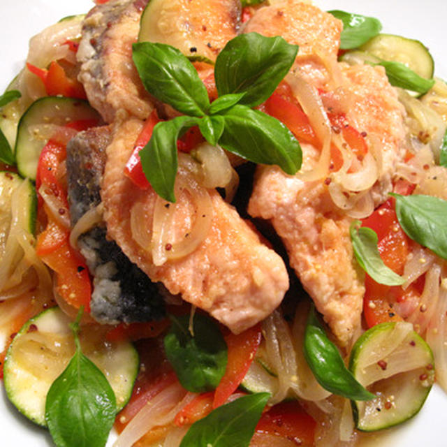やる気のない日の洋風大皿：鮭と野菜のマスタードカレーマリネ、ブロッコリーと卵のサラダ