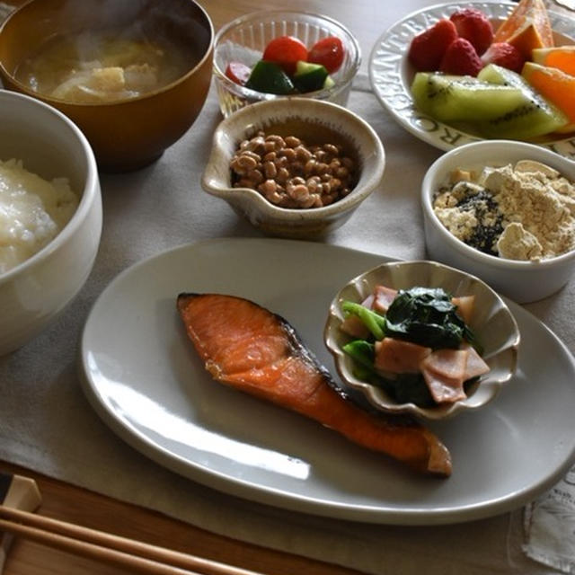 遠征前の朝ごはん♪…多数決。