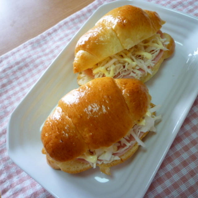 バターロールサンドでランチ