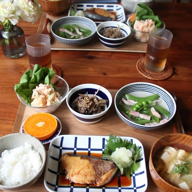 ぶりの照り焼き と 牛ごぼう と 明太ポテサラとか・・・。