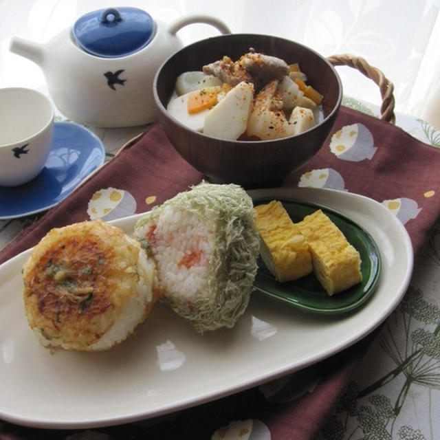 香り味噌焼きおにぎりと宮城風いも煮定食♪