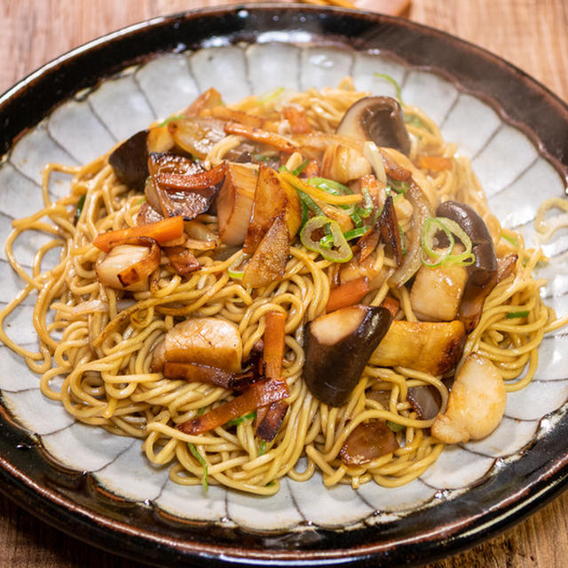 生麺でホタテとエリンギの中華風焼きそば&「バイトの時の娘の晩ご飯」