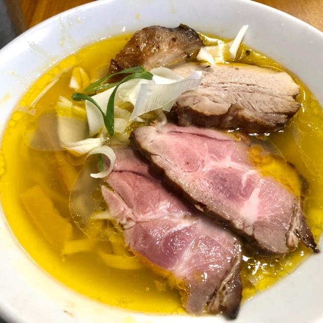 NAKAGAWA わず　大阪　淡路　黄金色の塩スープ、チャーシュー、平麺のバランスが良いラーメン