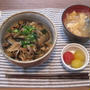 くたくた茄子と豚舞茸の梅佃煮丼