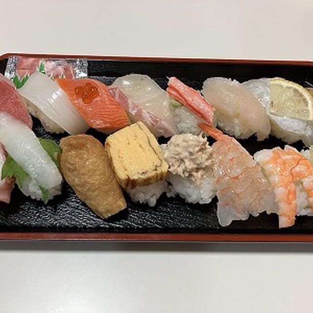 握り寿司。釜揚げうどん
