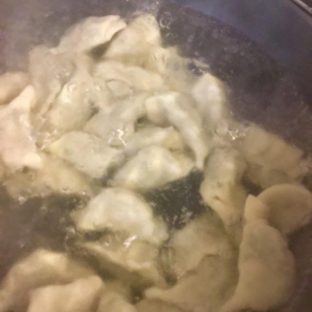 餃子練習中