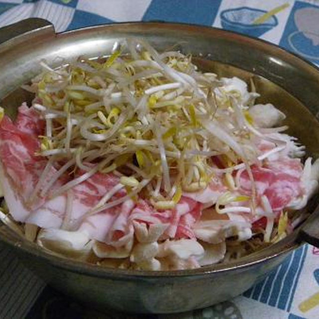 鹿児島　三味豚ともやしと舞茸のだし蒸し鍋