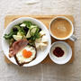 5月12日の朝ごはん。調理時間8分。ズッキーニとオリーブのサラダ