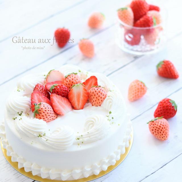 苺と白苺♪2色の苺でデコレーションケーキ と 九州の生クリーム