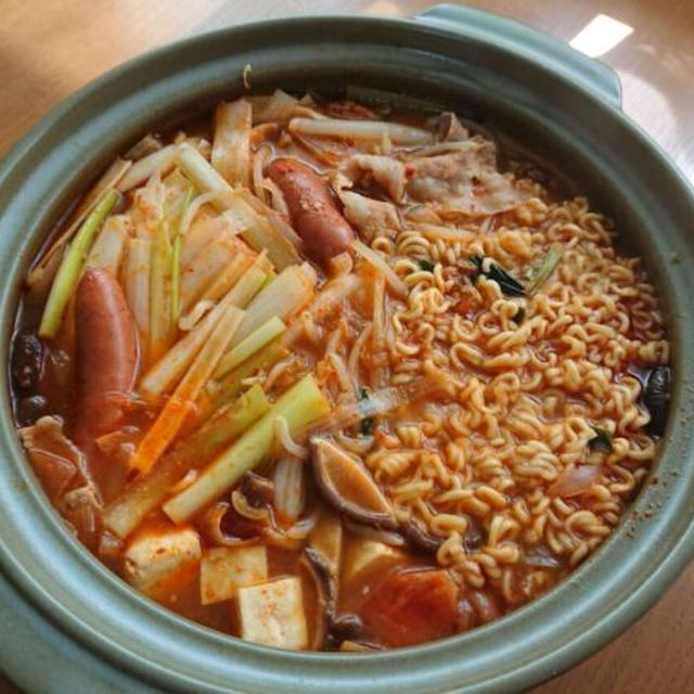 旨辛～！チゲ鍋の簡単レシピ。韓国で人気のスープの作り方＋具材と〆