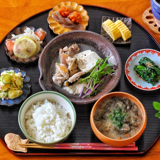 鶏と赤茎水菜と豆腐の塩ダレ煮の献立