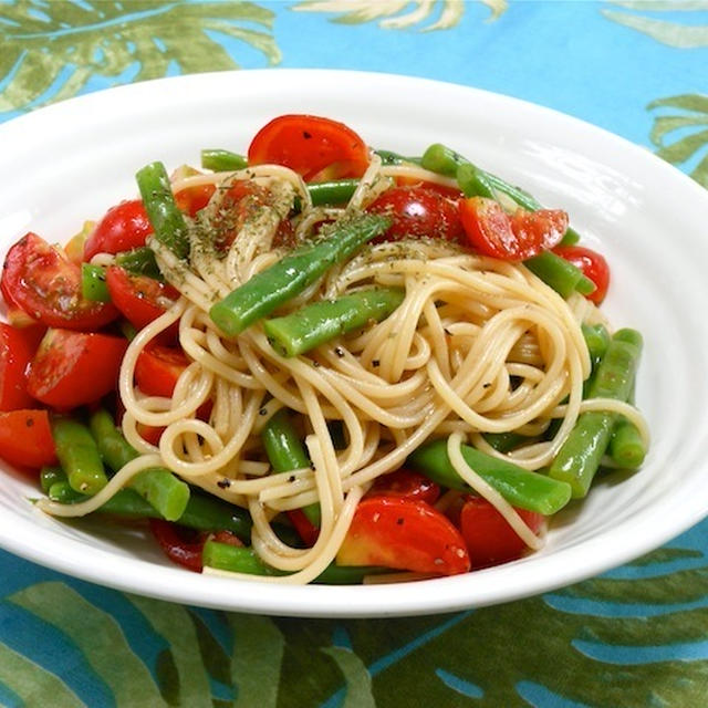 お鍋ひとつで簡単10分ランチ夏野菜パスタ、ミニトマトとインゲンのガーリックスパゲティ。