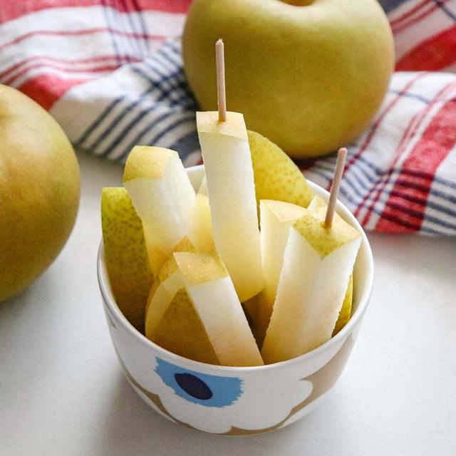 これが梨の一番食べやすい切り方＆１ヶ月は新鮮！梨の保存法