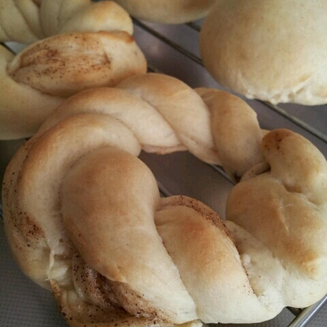朝食パン チーズとリースパン