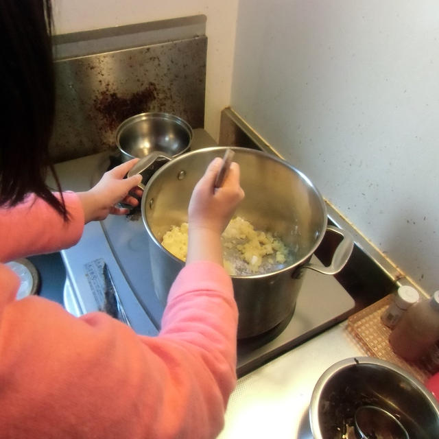 早朝に雪が少し降りました　　ミニトマトのレッドカレー