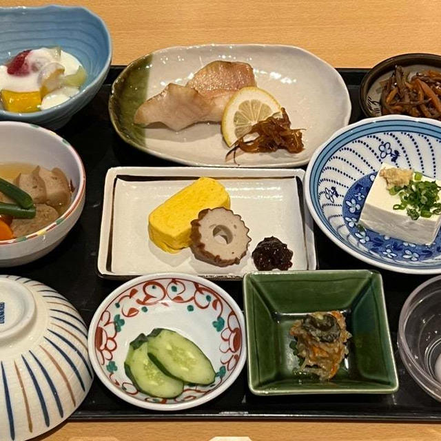 たまごかけごはん専用醤油おたまはん開発会社が運営する宿の朝食　国民宿舎清嵐荘　湯村温泉　朝食　