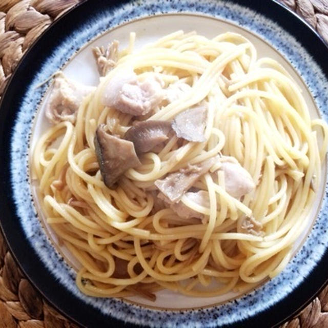 きのこと鶏肉の和風オイルパスタ