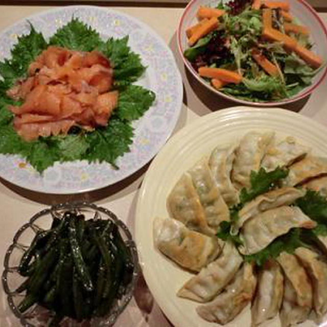 市販の海老餃子とスモークサーモンの夕飯