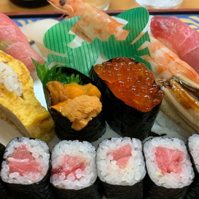 昼から呑んでる人がいる寿司屋はいい寿司屋、さんご寿司さんで一献