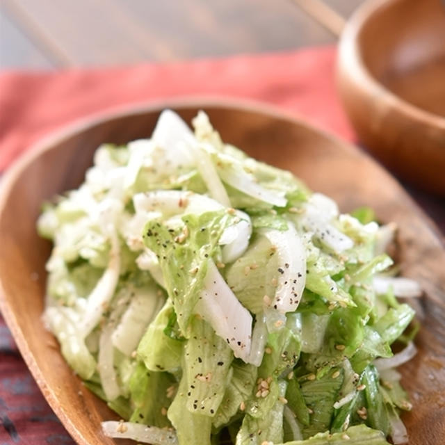 野菜をたっぷり食べられる♪「新玉ねぎとレタスのサラダ」5選