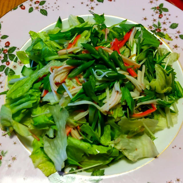 カニかまとグリーン野菜のサラダ 沖縄県産いんげんも入れて