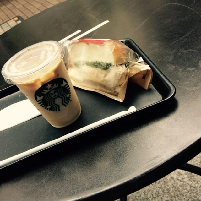 スタバでランチ