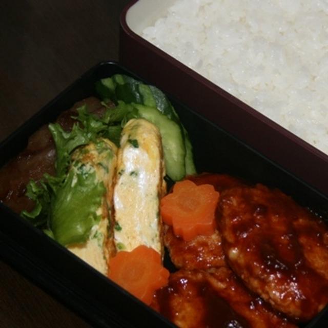 3月12日　　鶏むね肉の ミニハンバーグ弁当