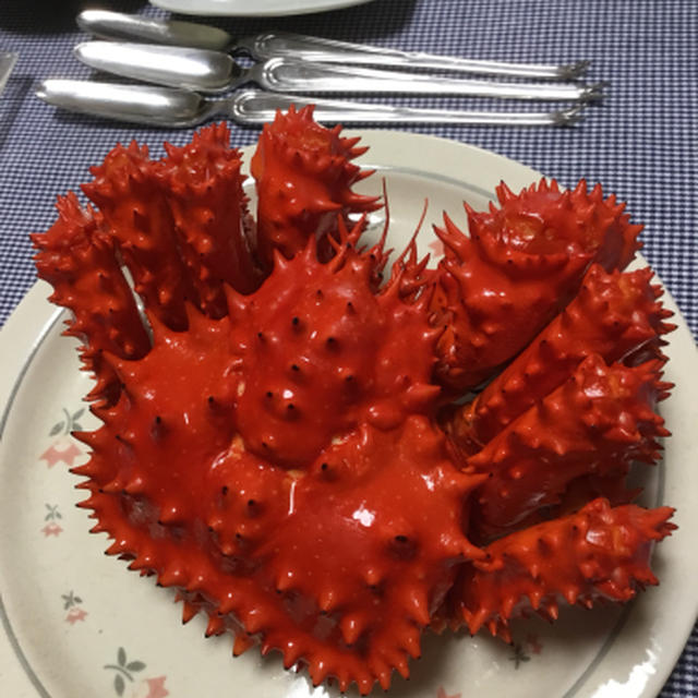夕食はカニ、私としては大盤振る舞い