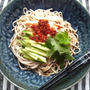 食べるラー油と、鶏ハム、胡瓜のお蕎麦