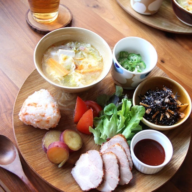 焼き豚 と 野菜たっぷりサンラータン・プレート。