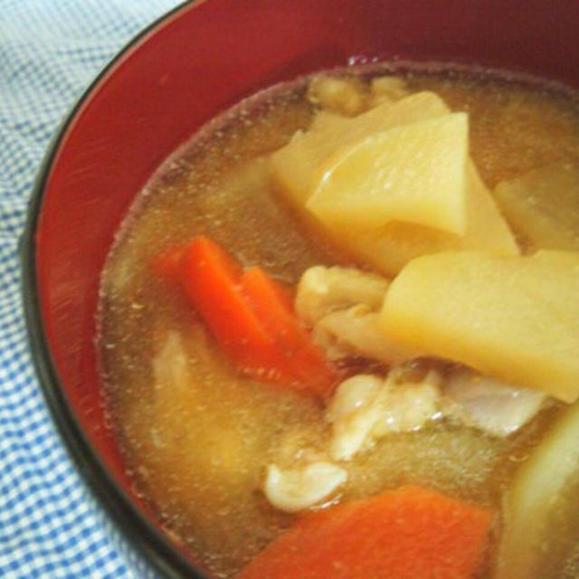 あったまる～♪胡麻油が香る♪根菜と鶏肉の味噌汁♪