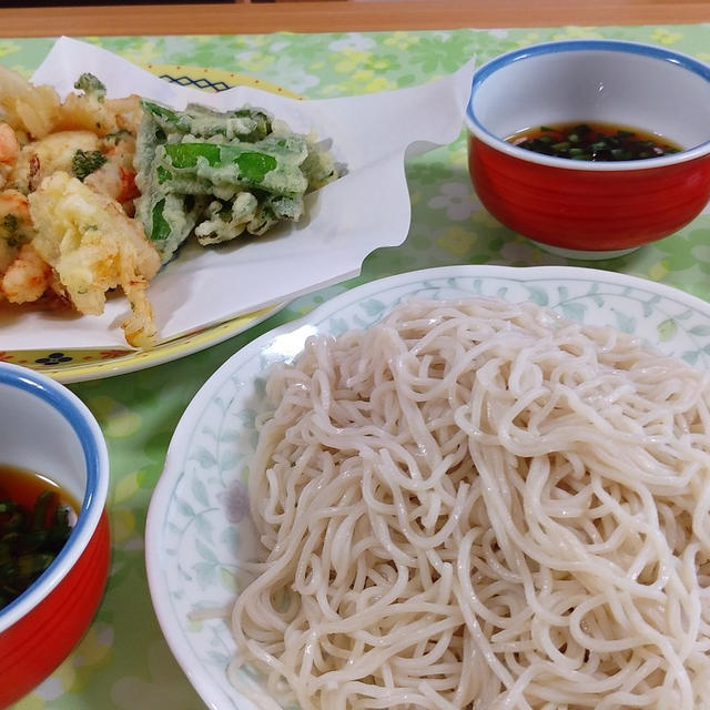 今夜は#蕎麦かき揚げ天ぷらを添えて蕎麦はゆでたて　天ぷらは揚げたて召し上がれ