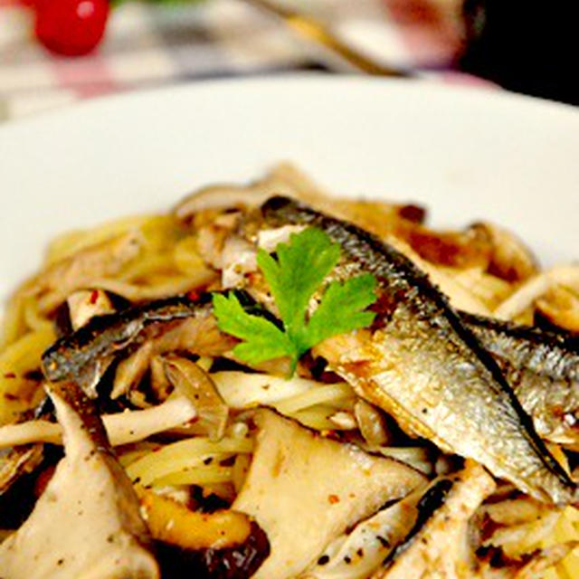 秋刀魚と3種のきのこの和風パスタ