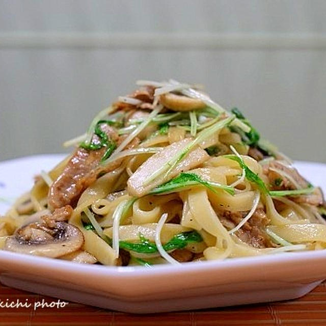 あまり物で「豚の生姜焼きパスタ」＆「嫁さんと一緒にお昼ご飯」＆「日清焼そば」