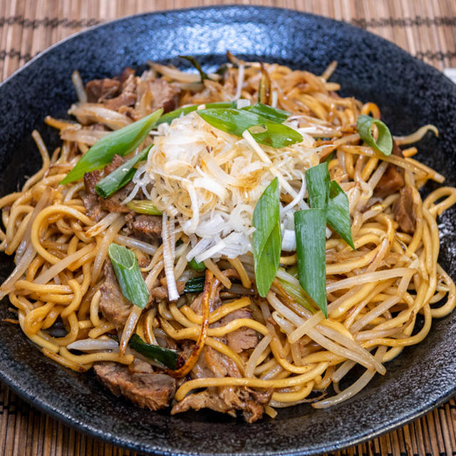 麺をしっかり炒めて「ねぎチャーシュー焼きそば」&丹波老舗「小西のパン」が美味しい