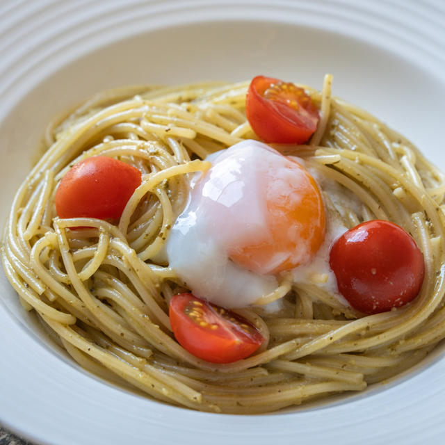贅沢な食材: バリラ ペーストジェノベーゼでカフェ風料理を