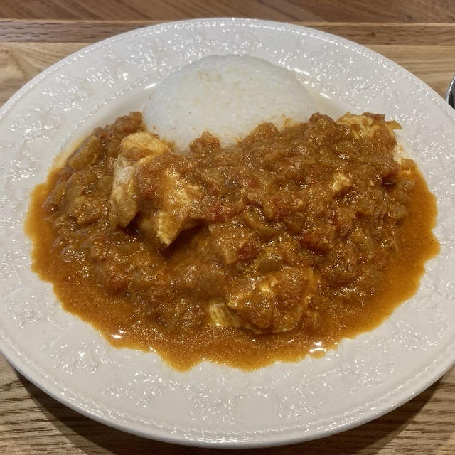 スパイスカレー（チキン・ナスとブロッコリー）