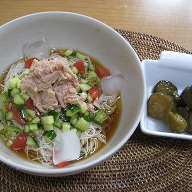 ツナと夏野菜ぶっかけ素麺で朝ごはん