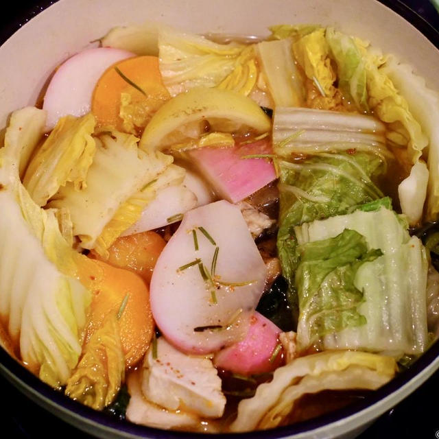 【鍋レシピ】彩り根菜と鶏肉の塩レモン鍋