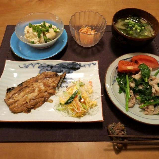 豚肉と法蓮草のシンプル炒め＆鰯の蒲焼の晩ご飯　と　公民館の紫陽花♪