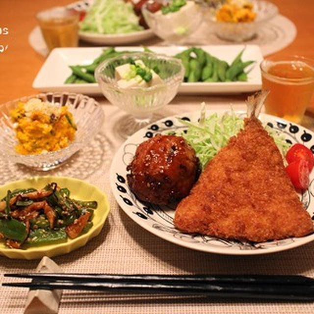 『鯵フライ＆爆弾つくね』の献立。