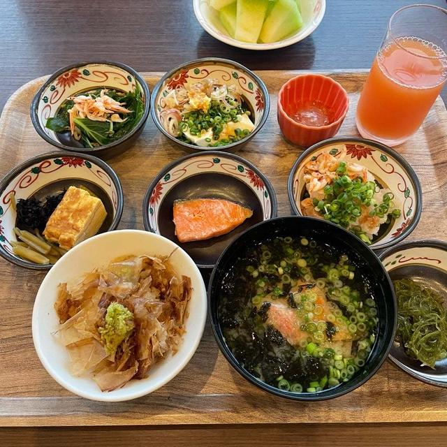 小鉢で楽しむ朝ごはん
