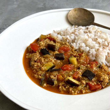 アーモンドミルクと夏野菜のカレー