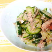 キュウリの塩もみと鯖の水煮缶の中華風サラダ