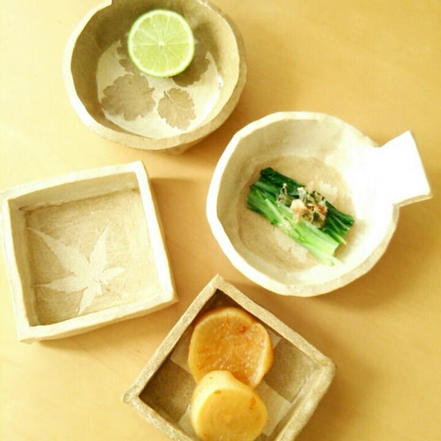 模様つきのおかず皿　焼成《オーブン陶芸》