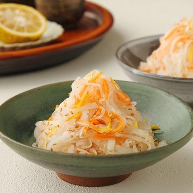 おせちにも作り置きにも「柚子ごま風味の大根なます」さりお連載