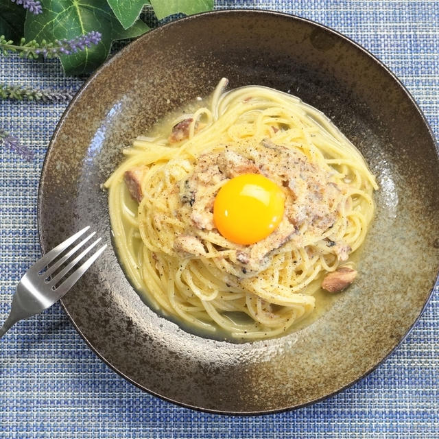 フライパン一つで楽々パスタ！鯖缶カルボナーラの作り方・レシピ