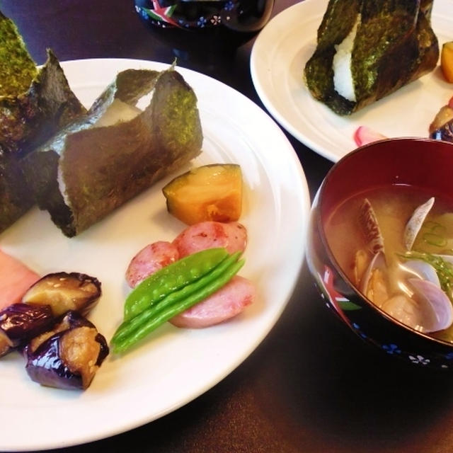 お握りプレートと浅蜊のお味噌汁