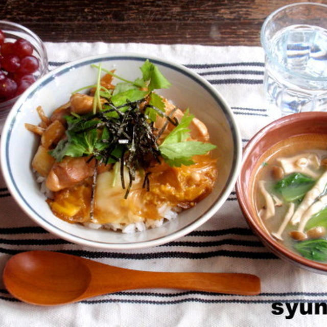 【簡単カフェごはん】基本の親子丼＊小松菜としめじの味噌汁